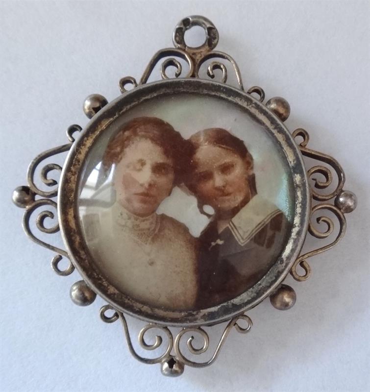 Kulatý stříbrný medailon, s fotografií - Vídeň