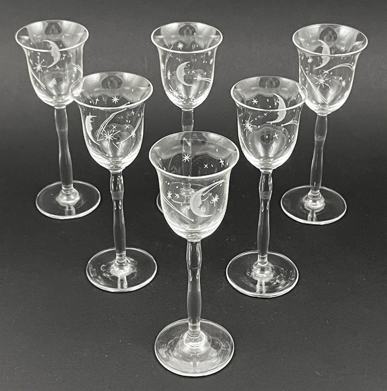 Šest likérových skleniček s hvězdami