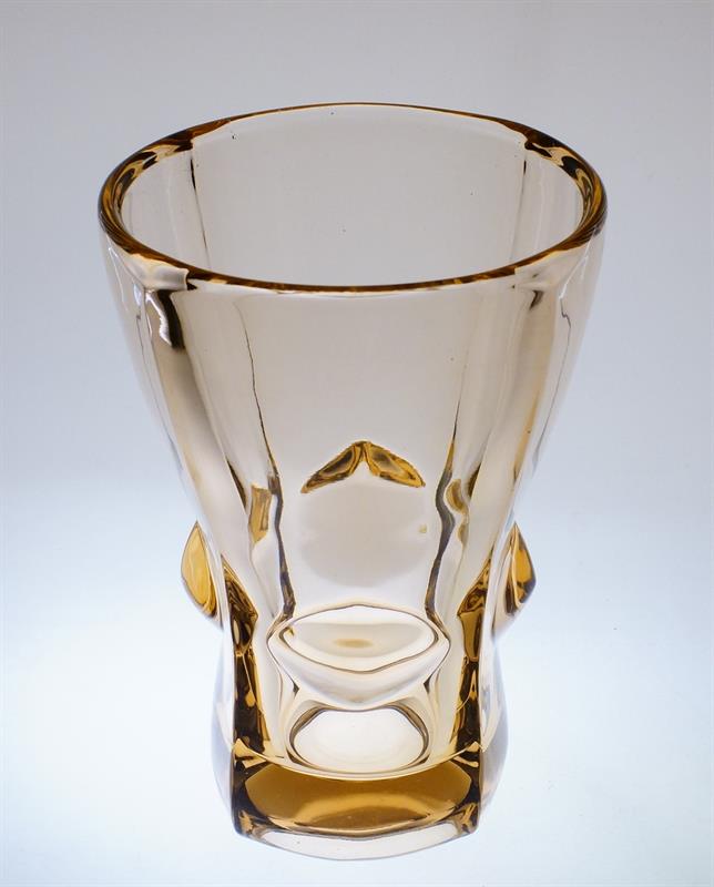 Váza z rosalinového skla Vladislav URBAN, SKLO - UNION