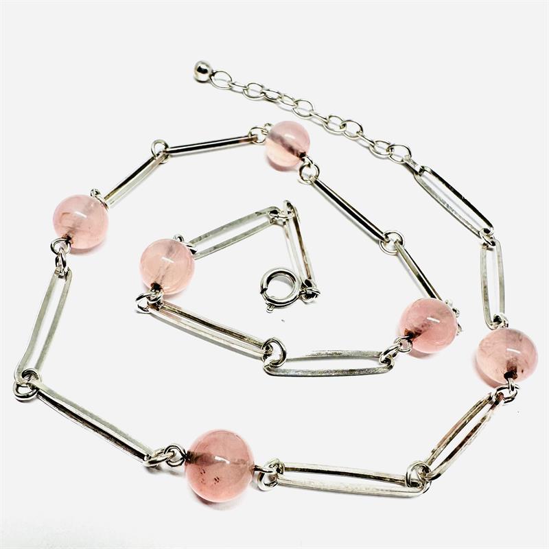 Stříbrný náhrdelník s růženíny