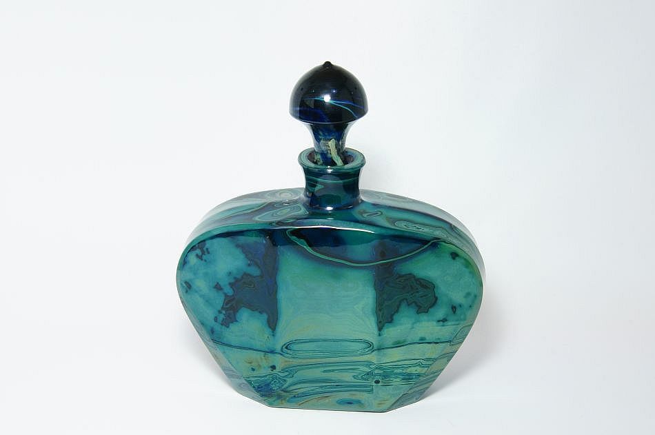 Likérová karafa s lithyalinovou lazurou, fazetově broušené sklo