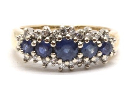 Zlatý prsten s diamanty a safíry