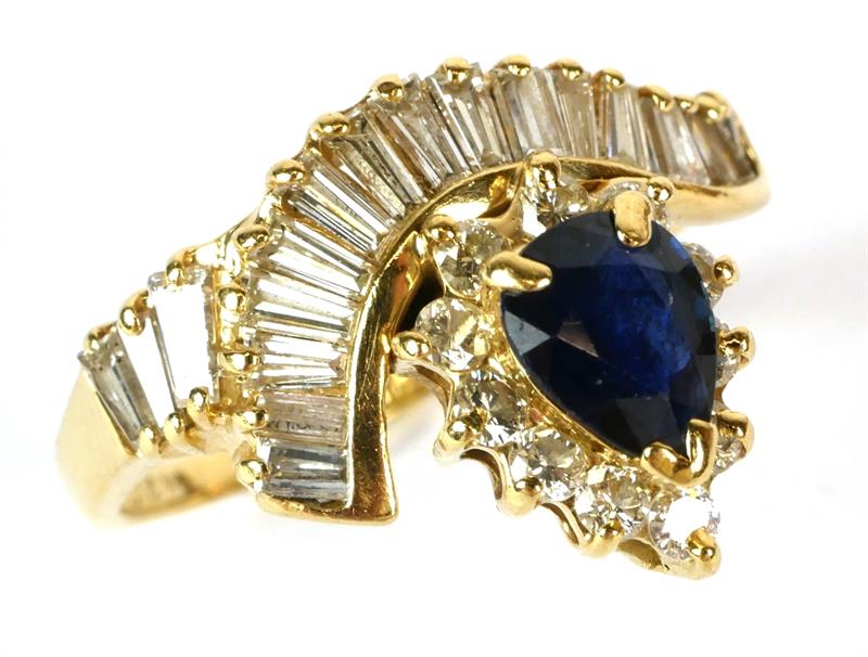 Zlatý prsten s se safírem a diamanty