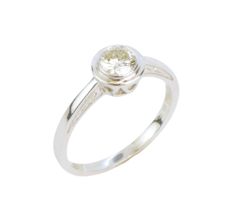 Zlatý prsten s diamantem