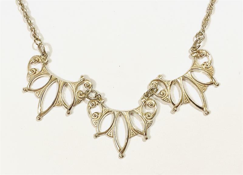 Stříbrný secesní náhrdelník