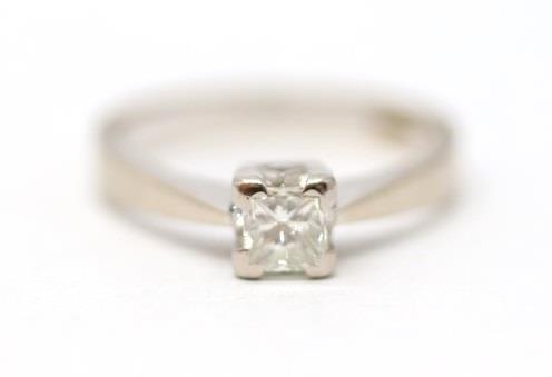 Zlatý prsten s diamantem