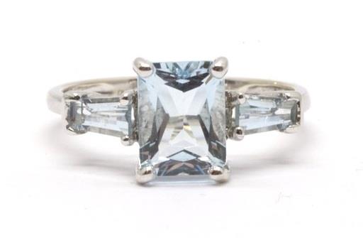 Zlatý prsten s akvamaríny