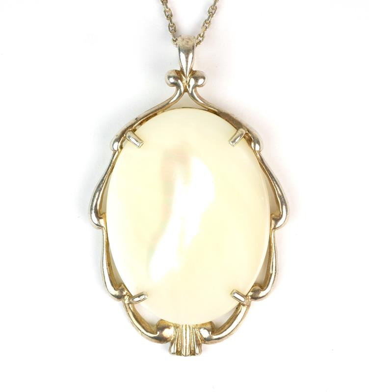 Stříbrný náhrdelník s perletí