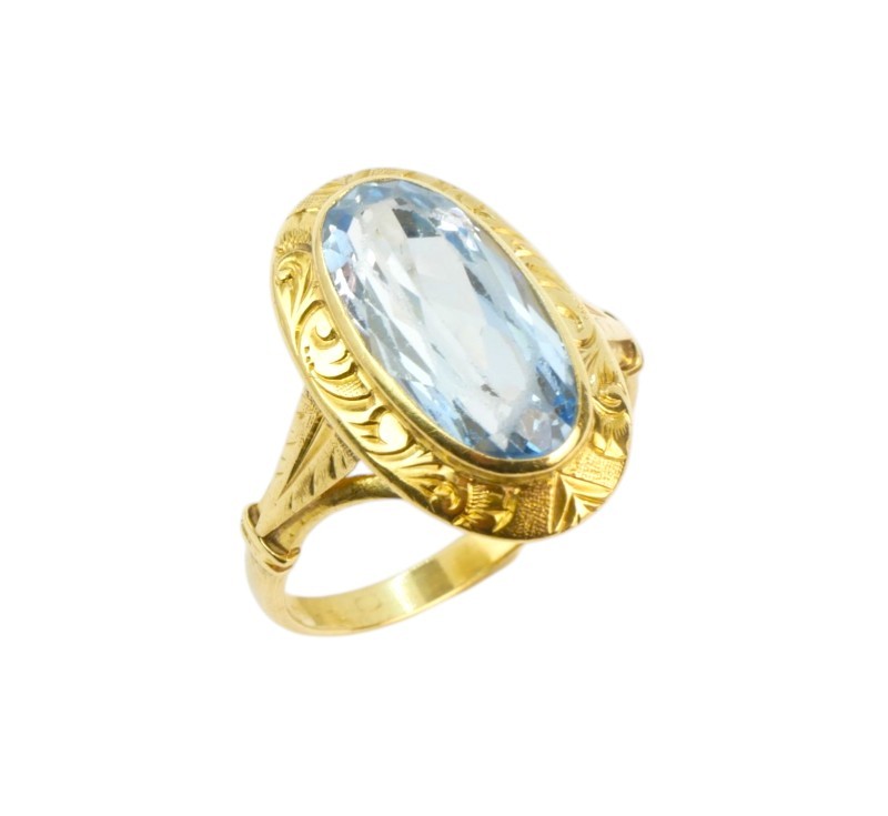 Zlatý prsten se spinelem