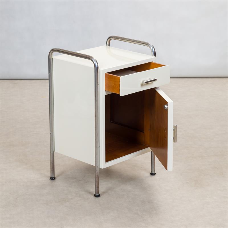 NOČNÍ STOLEK-VICHR A SPOL