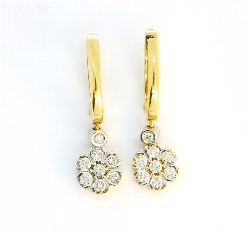 Zlaté náušnice s brilianty