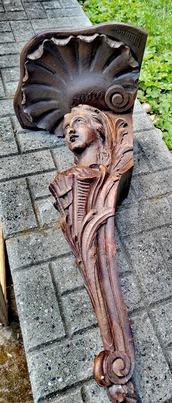 Rohová nástěnná konzolka