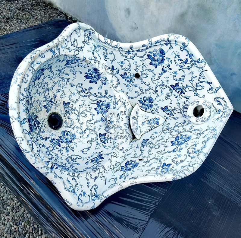 Porcelánové umyvadlo rohové