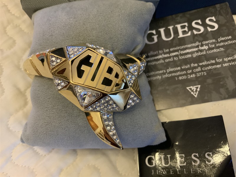 GUESS - LUXUSNÍ NÁRAMEK