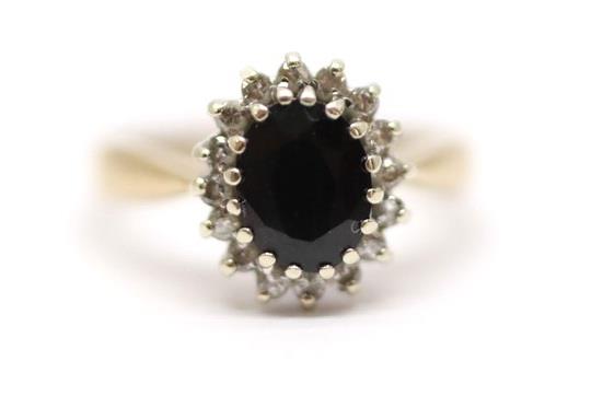 Zlatý prsten s diamanty a safírem