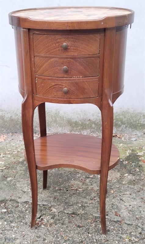 Stoleček s mramorem