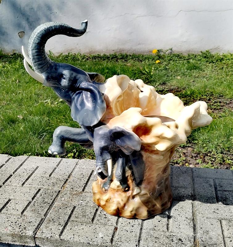 Porcelánová váza sloni