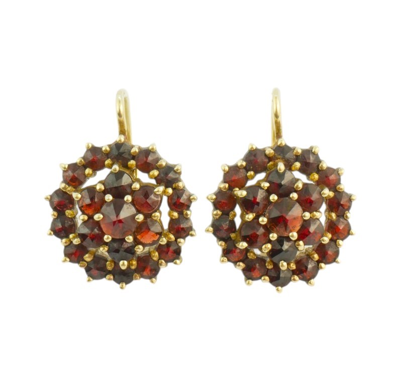 Stříbrné náušnice s granáty