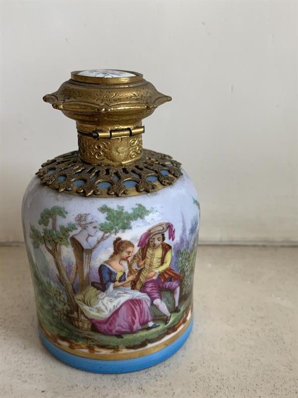 Porcelánový flakon