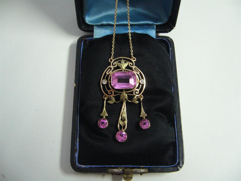 ZLATÝ KOLIER-ART-DECO