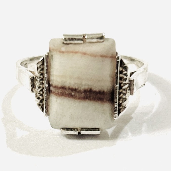 Stříbrný art-deco prsten s vřídlovcem