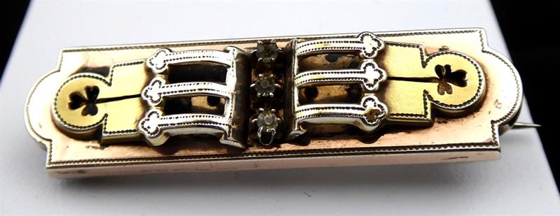 Zlacená stříbrná brož s třemi kamínky