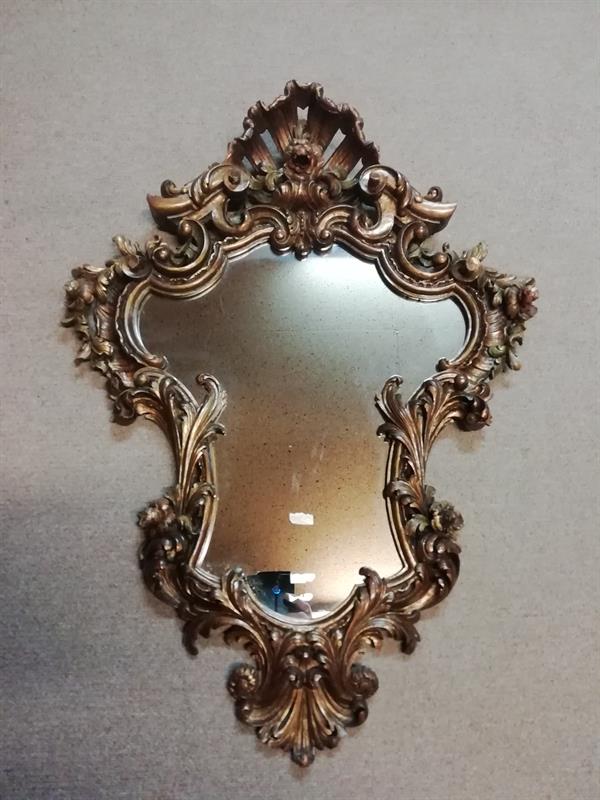 Vyřezávané zrcadlo