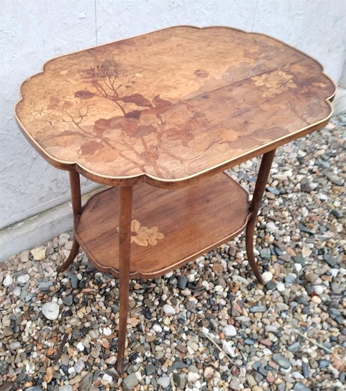 Stolek značený Gallé