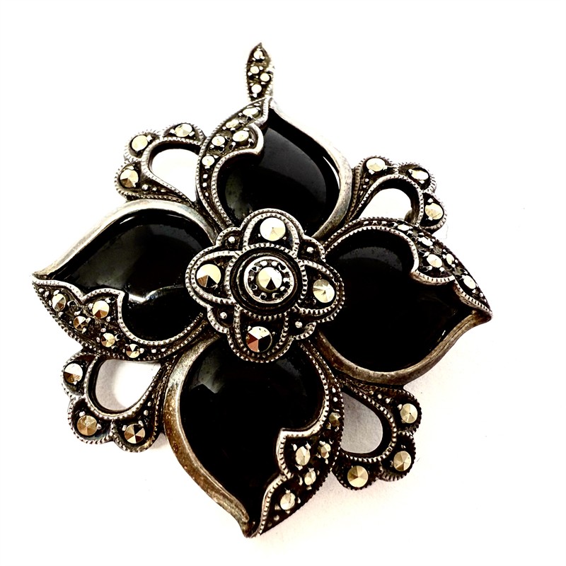 Stříbrná brož / závěs s onyxy a markazity - květina