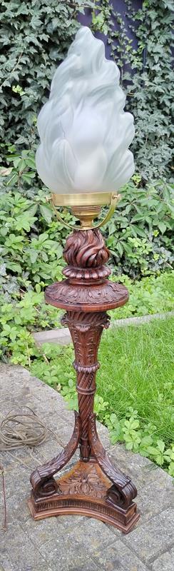 Vyřezáváná lampička