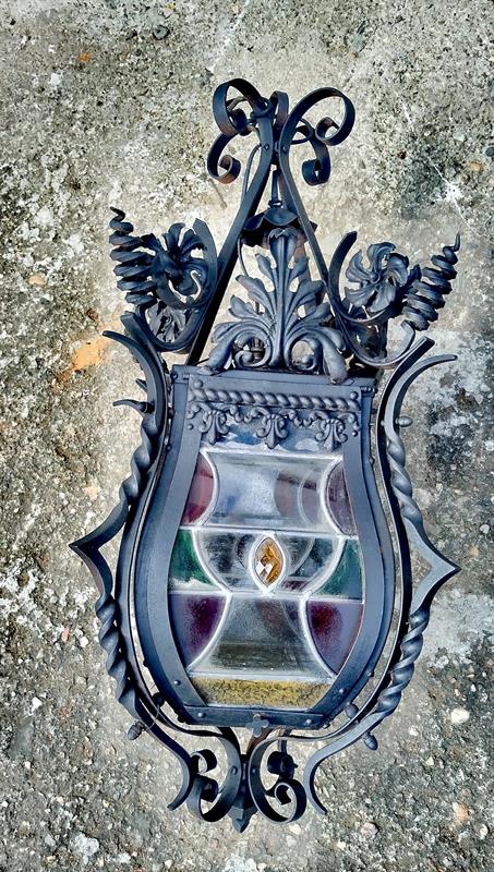 Kovaná lucerna s vitráží