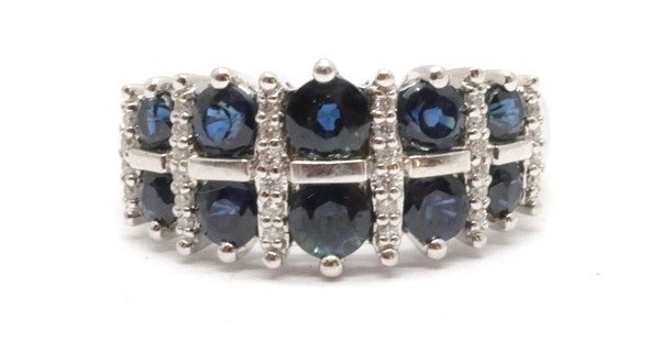 Zlatý prsten s diamanty a safíry