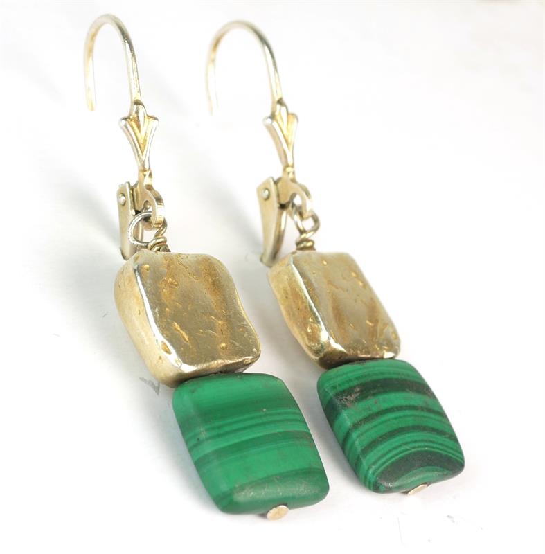 Stříbrné náušnice s malachitem