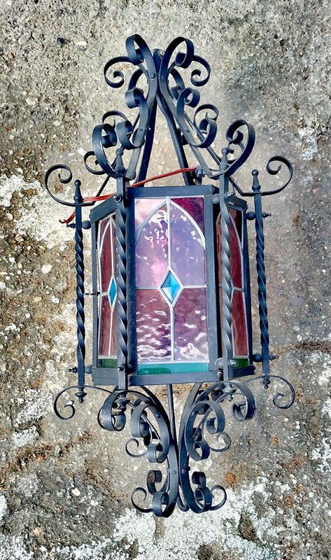 Kovaná lucerna s vitráží