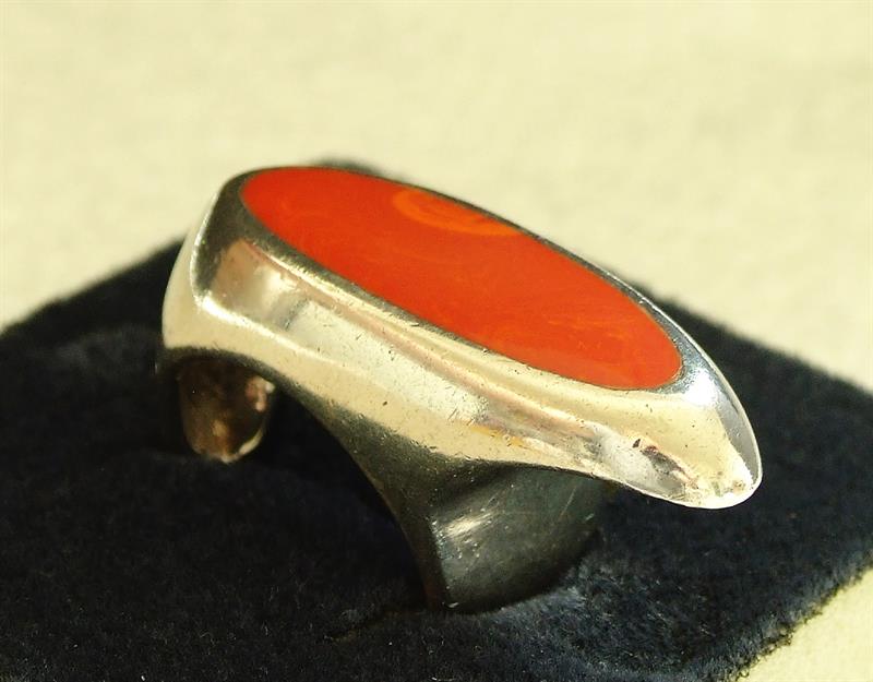 925 Ag prsten asymetrický, korál ?
