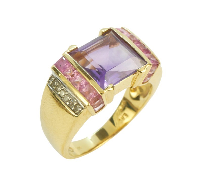 Zlatý prsten s ametystem a brilianty