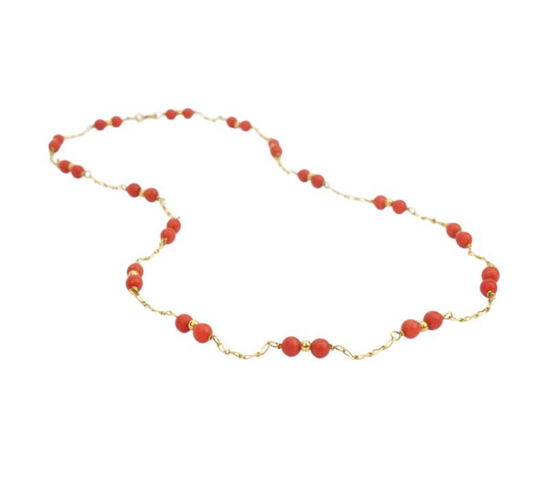 Zlatý náhrdelník s drobnými korály