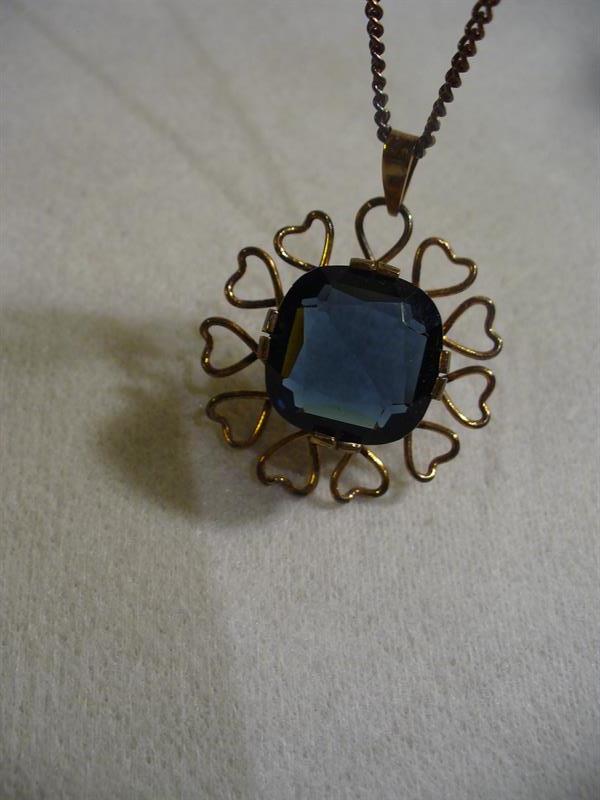 STŘÍBRNÝ  NÁHRDELNÍK  S  MODRÝM  KAMENEM