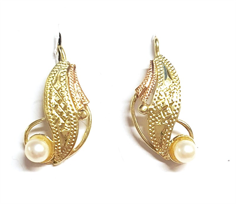 Zlaté náušnice s perlami