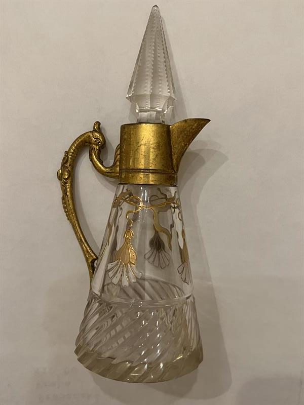 Starožitnostná karafa broušená ,malovaná s  montáží