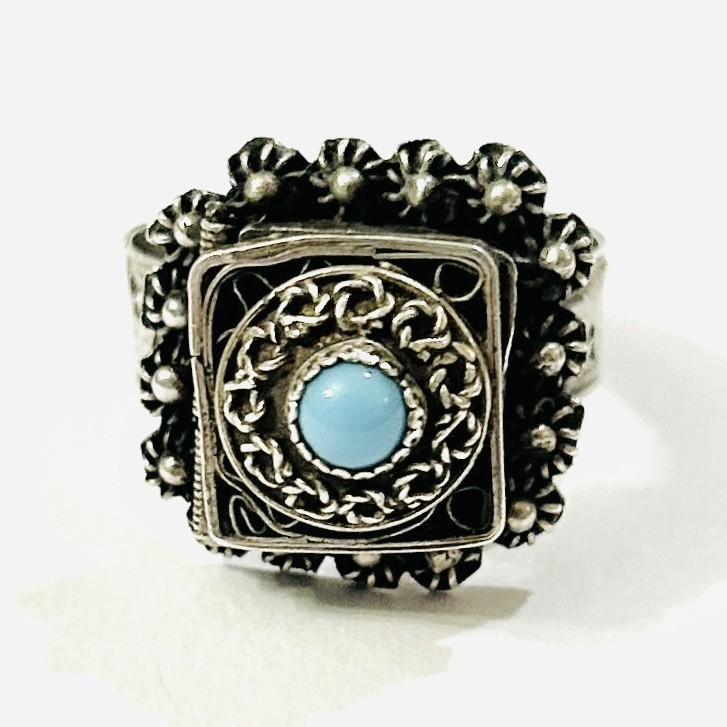 Stříbrný starožitný "jedový" prsten s tyrkysovým kamenem