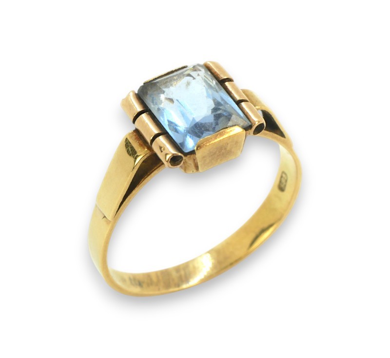 Zlatý prsten se spinelem