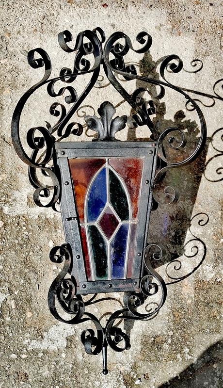 Kovaná lucerna s vitráží