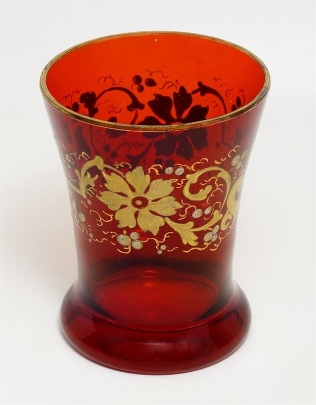 Rubínová biedermeier sklenice - zlaté květy a arabesky