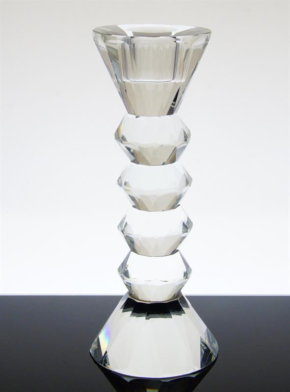 Celoplošně broušený kubizující svícen z čirého skla