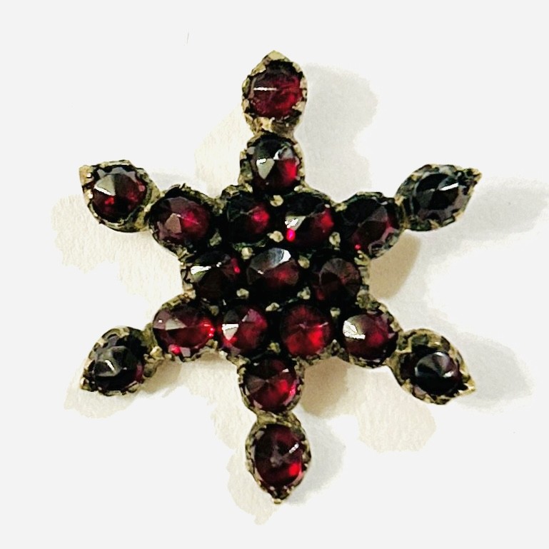 Starožitný přívěšek "hvězda" s českými granáty