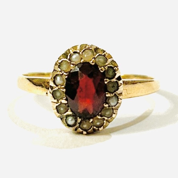 Zlatý starožitný prsten s granátem a perlami