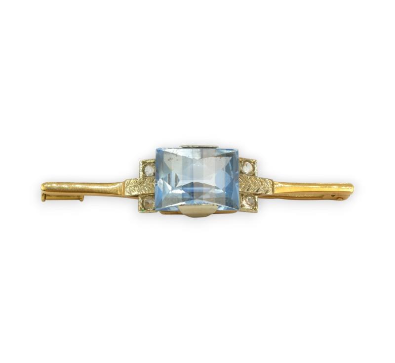 Zlatá brož se spinelem a leukosafíry