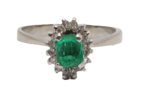 Zlatý prsten s diamanty a smaragdem