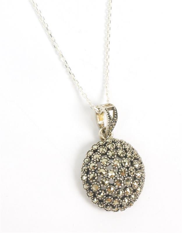 Stříbrný náhrdelník s markazity